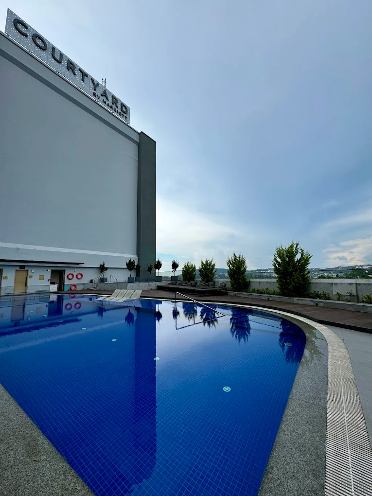 Luxury Swimming Pool